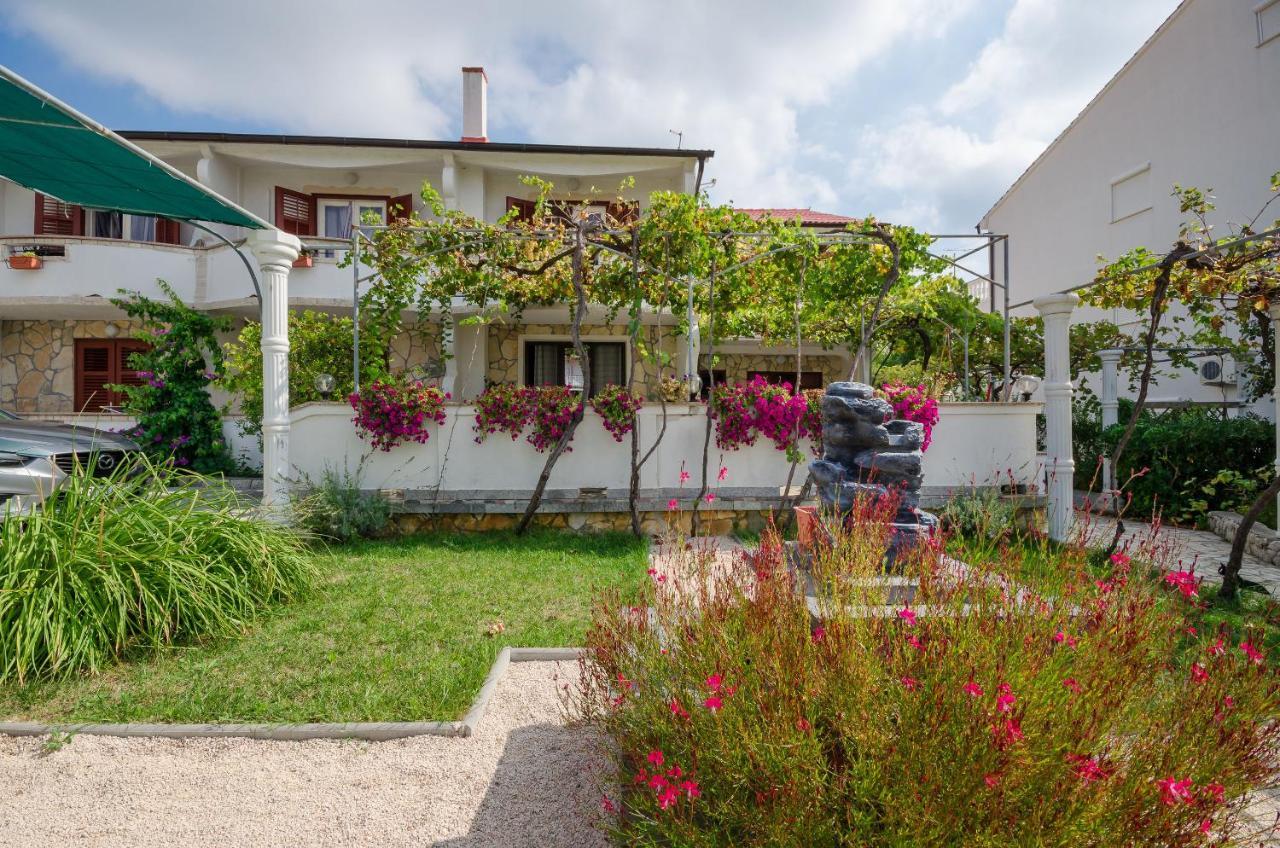 Apartments Helena Lopar Exterior foto