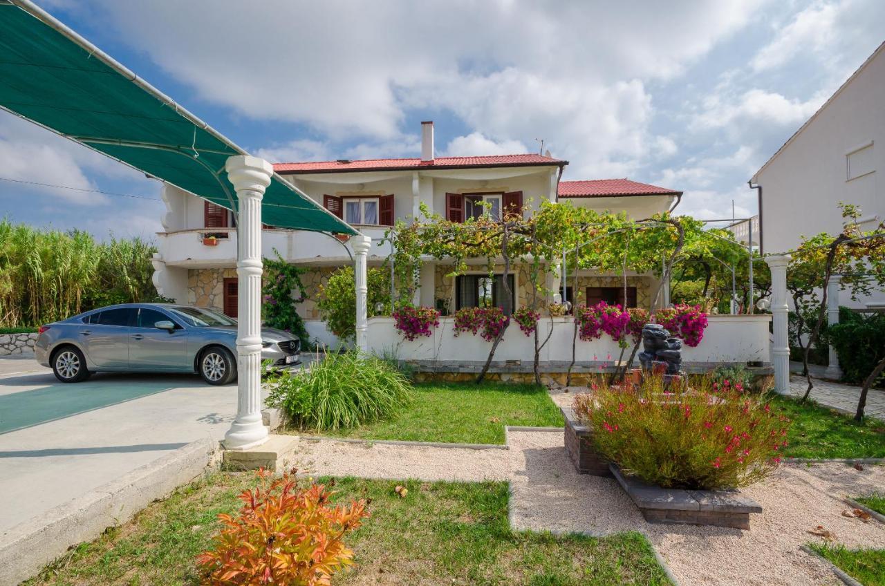 Apartments Helena Lopar Exterior foto