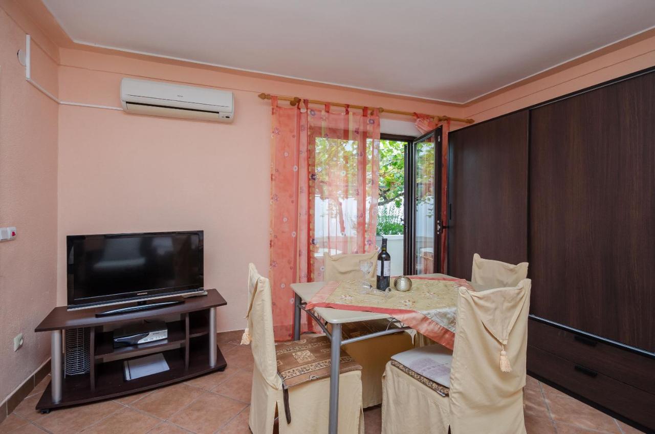 Apartments Helena Lopar Exterior foto