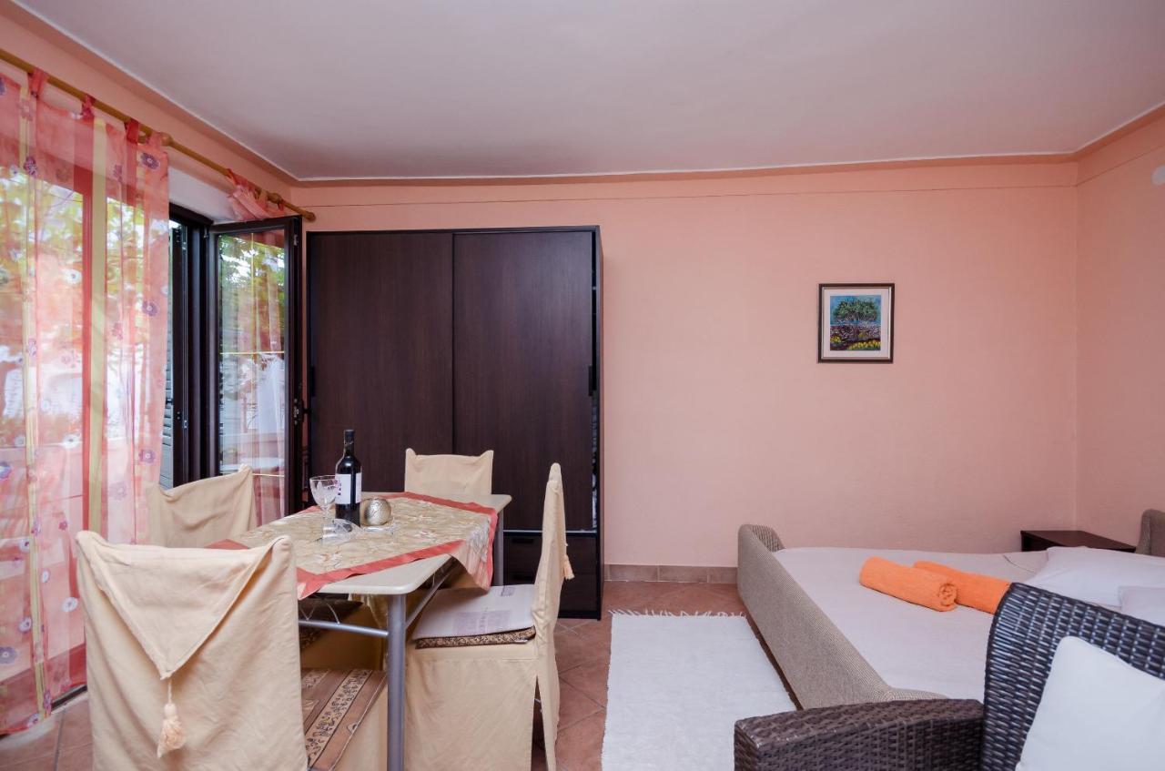 Apartments Helena Lopar Exterior foto