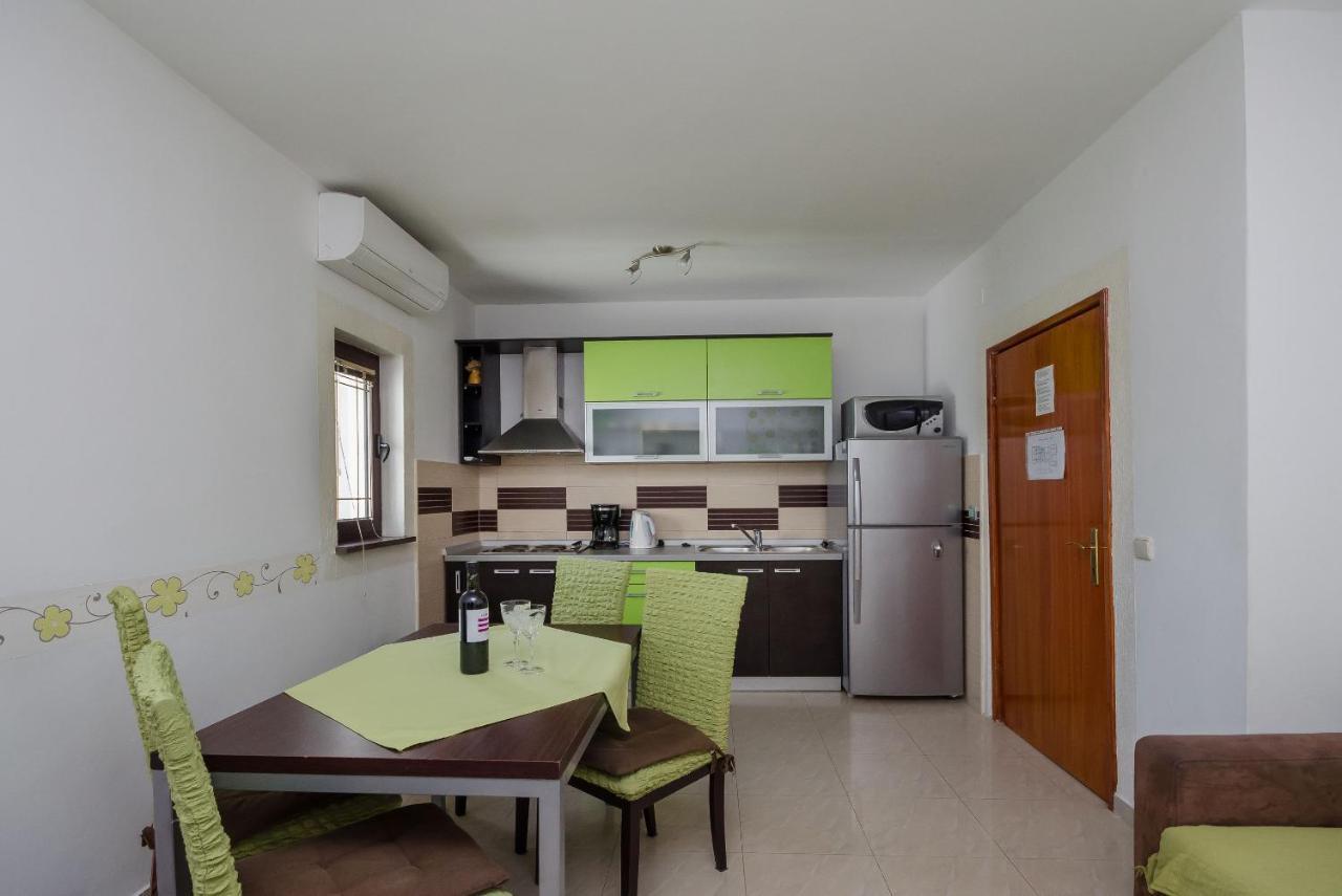 Apartments Helena Lopar Exterior foto